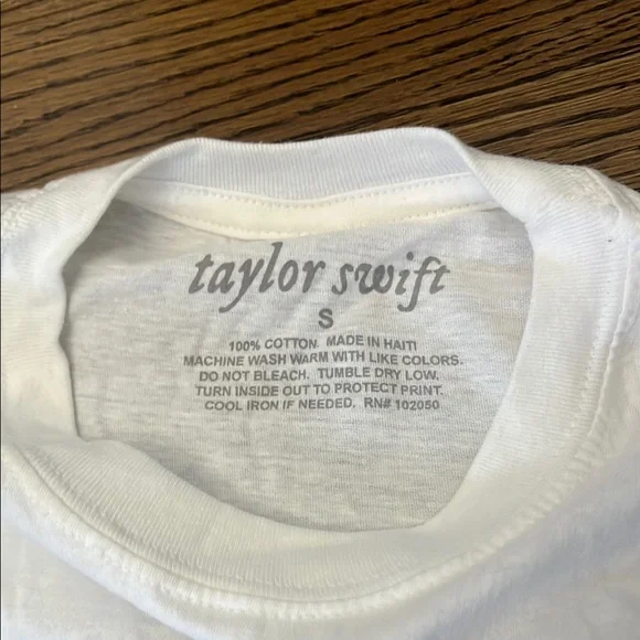 NWOT Taylor Swift Folklore Tshirt - Picture 4 of 4